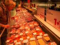 Verkoop vers vlees in supermarkten dalend