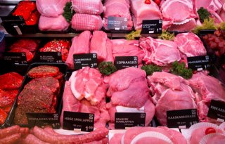 Een op de drie Duitsers bespaart op vleesaankopen