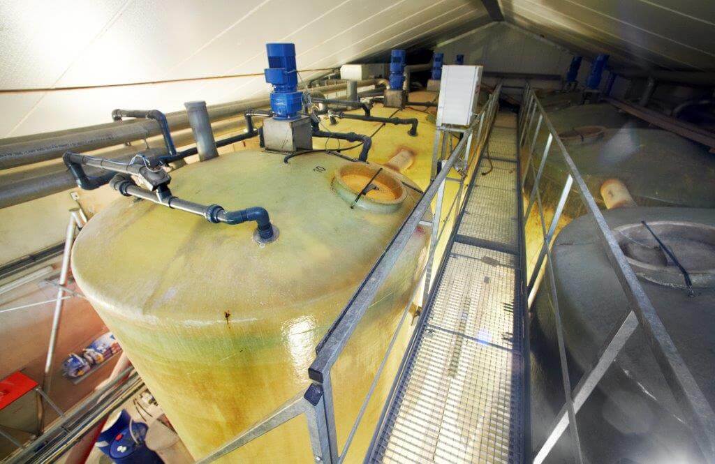 Vrijwel alle bijproducten (tarwezetmeel, tarwegistconcentraat, aardappelstoomschillen) worden binnen opgeslagen. Voor elk product zijn er twee tanks of bunkers, zodat tussendoor reinigen mogelijk is. 