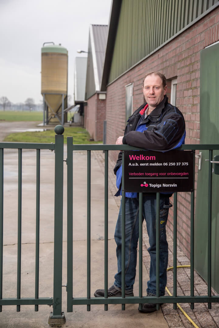 Corné Dirven is op zoek naar het optimale klimaat voor zijn varkens en vleeskuikens. 