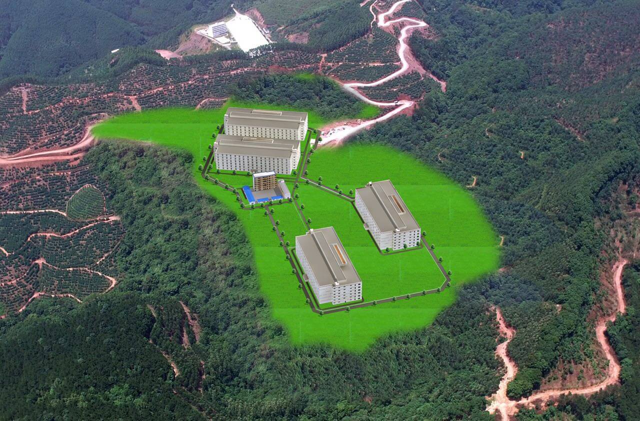 Zo gaat het nieuwe complex voor ruim 30.000 zeugen in het Chinese berglandschap eruit zien. Het is compleet afgezonderd van de buitenwereld. Tussen de zeugenflats staat een flatje voor het huisvesten van het personeel. 