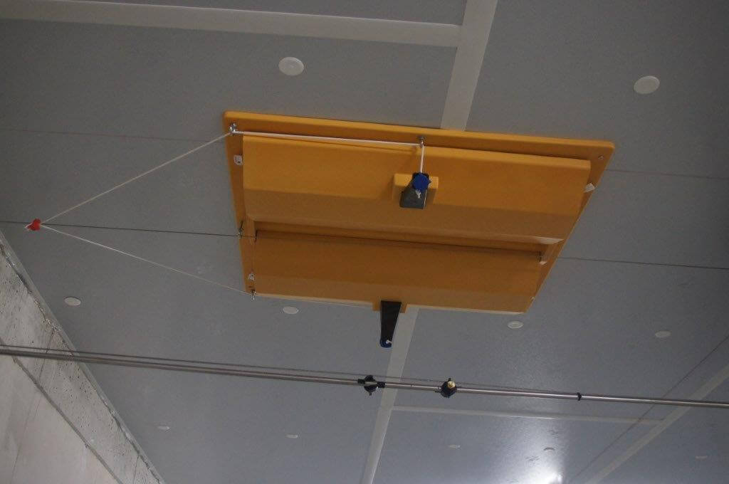 De lucht komt de afdeling binnen via plafondventielen. Brinkmann heeft die ventielen ook bij de zeugen en biggen en is daar heel tevreden over. Een nevelsysteem zorgt in de zomer voor verkoeling. 
