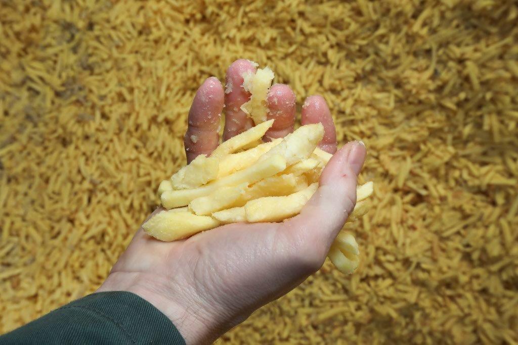 Het vochtgehalte van de voorgebakken friet is dit jaar wat hoger, dan Verbeek gewend is. Het aardappelseizoen in 2018 was niet makkelijk met de aanhoudende warmte en droogte. 