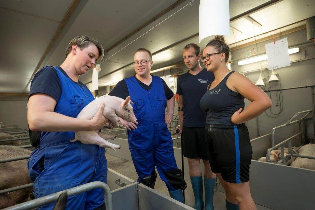 Na de ronde gaat Susan nog een keer met de cursisten door de afdeling. Die vertellen wat ze hebben gezien, wat dit kan betekenen en welke maatregelen nodig zijn. Susan geeft vervolgens extra uitleg. 