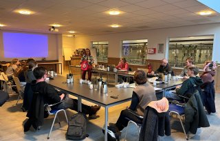 Acht+medewerkers+uit+varkenshouderij+ronden+praktijkopleiding+Kraamstal+af