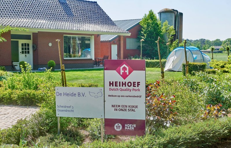 Entree varkensbedrijf van Wim Hendrickx in Ossendrecht