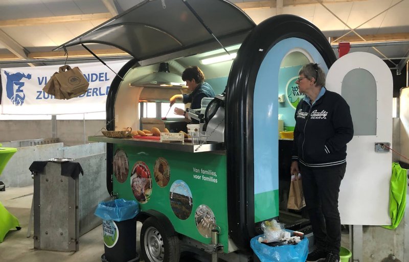 Wroetvarken-foodtruck verzorgt de catering bij de open dag van familie de Jong