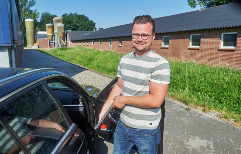 Het favoriete werkterrein van Koen Bouwmans is op het erf en in de stallen van varkenshouders.