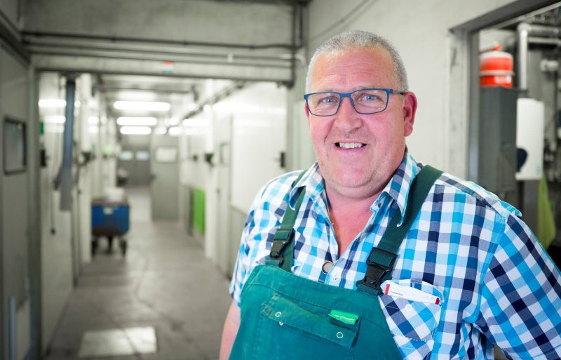 Een foto uit de oude doos van een jongere Peter Druijff toen hij nog varkenshouder was.