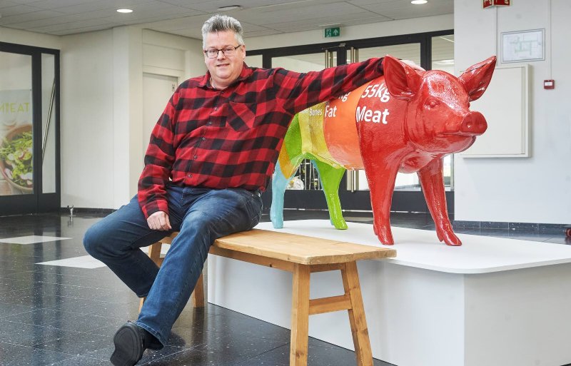 Ronald Klont kan enthousiast vertellen over zijn vak en dat gaat gepaard met veel beweging.