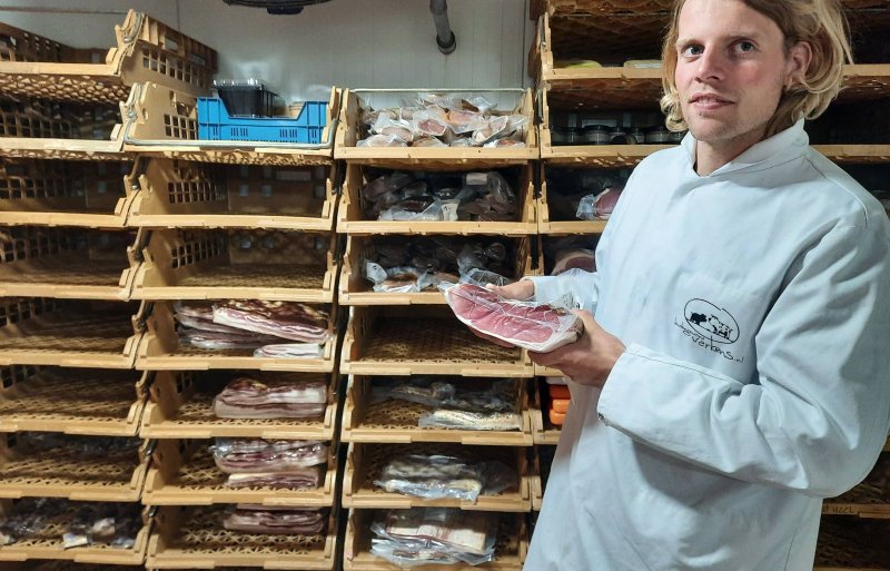 Josse Haarhuis: 'De horeca heeft het zwaar. Gehakt en droge worst lopen goed, maar we hebben nogal wat luxe vlees in de diepvries.'