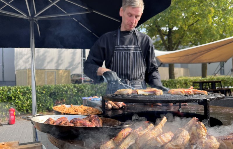 Biggenvleesprocten op de barbecue bij Pigarné.